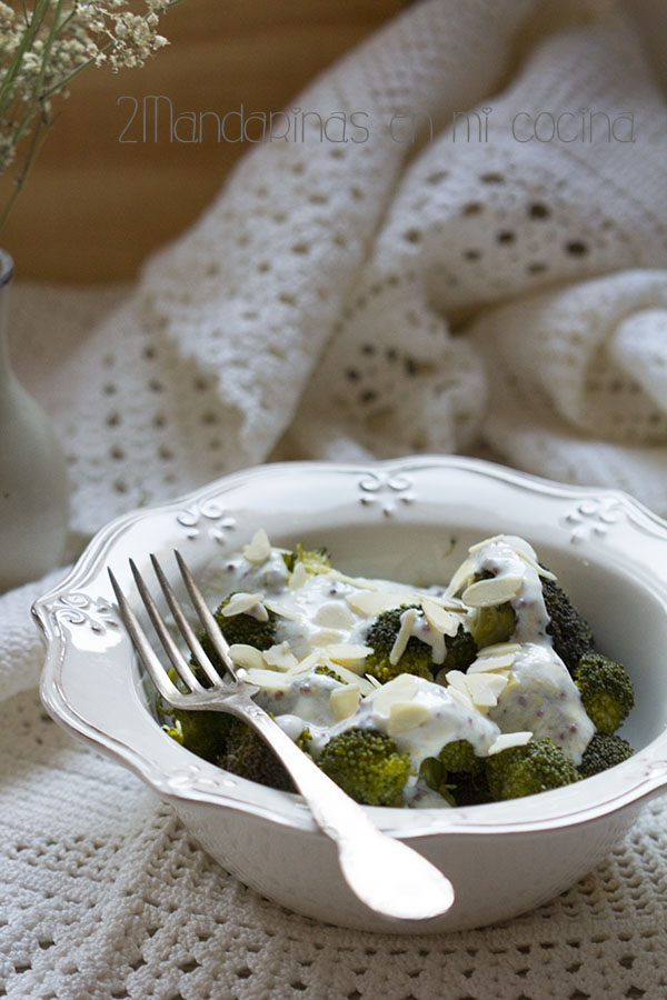 Cómo preparar brócoli con salsa de yogur y mostaza