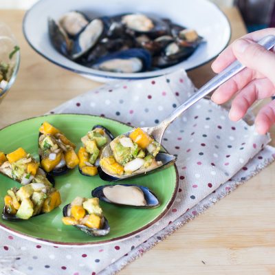 Mejillones con vinagreta de mango. Pim Pam Ñam, platos frescos listos en 10 minutos» de La Sirena