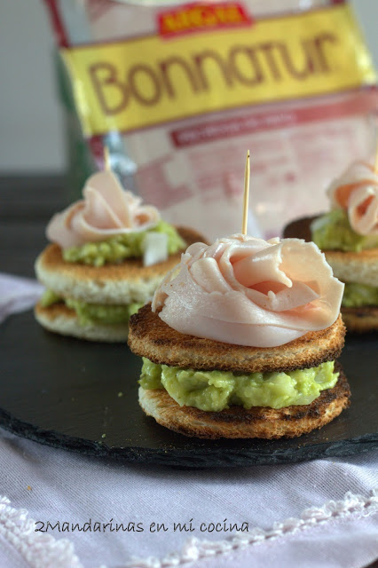 Montaditos de pavo con guacamole