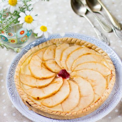 Tartaleta de manzana con masa quebrada y crema pastelera. Receta paso a paso